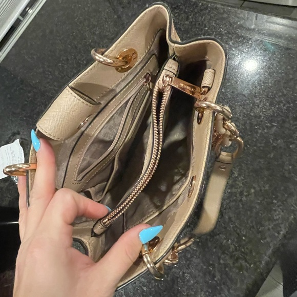 MK Cynthia satchel. Small. - Picture 2 of 11